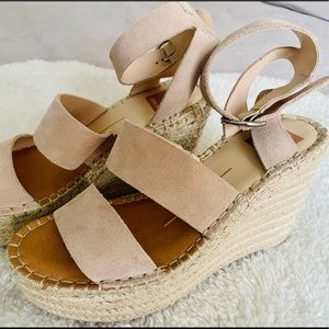 Dolce vita “Shae” wedge 3.5 gently loved!